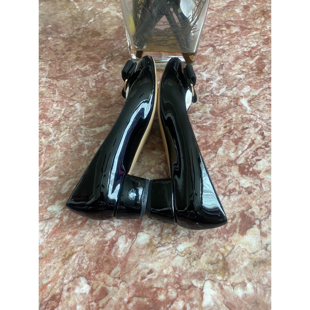 Salvatore Ferragamo Vara Bow Patent Black Pumps Size 9.5D EUC! $800 - Picture 9 of 11